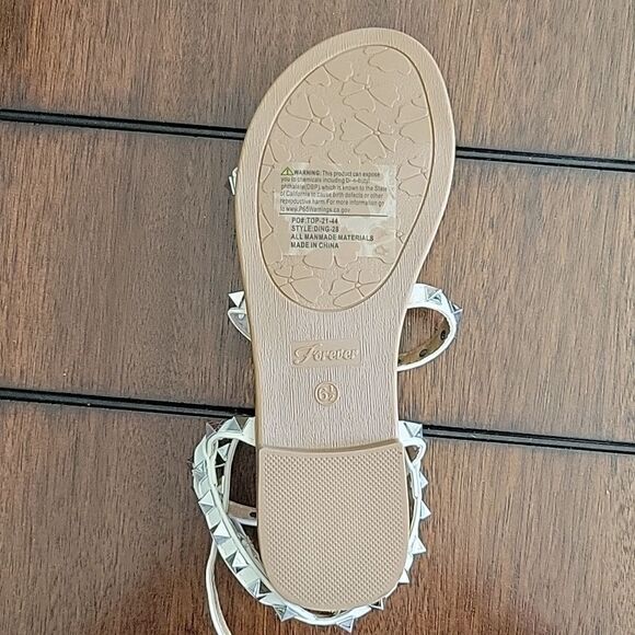 New Forever Flat Studded Over the toe strap Sandals - Picture 4 of 5